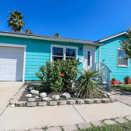 One-Of-A-Kind Home Near Moody Gardens And Bayou - Cute & Cozy As Can Be